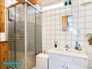 Downstairs shower- click for photo gallery
